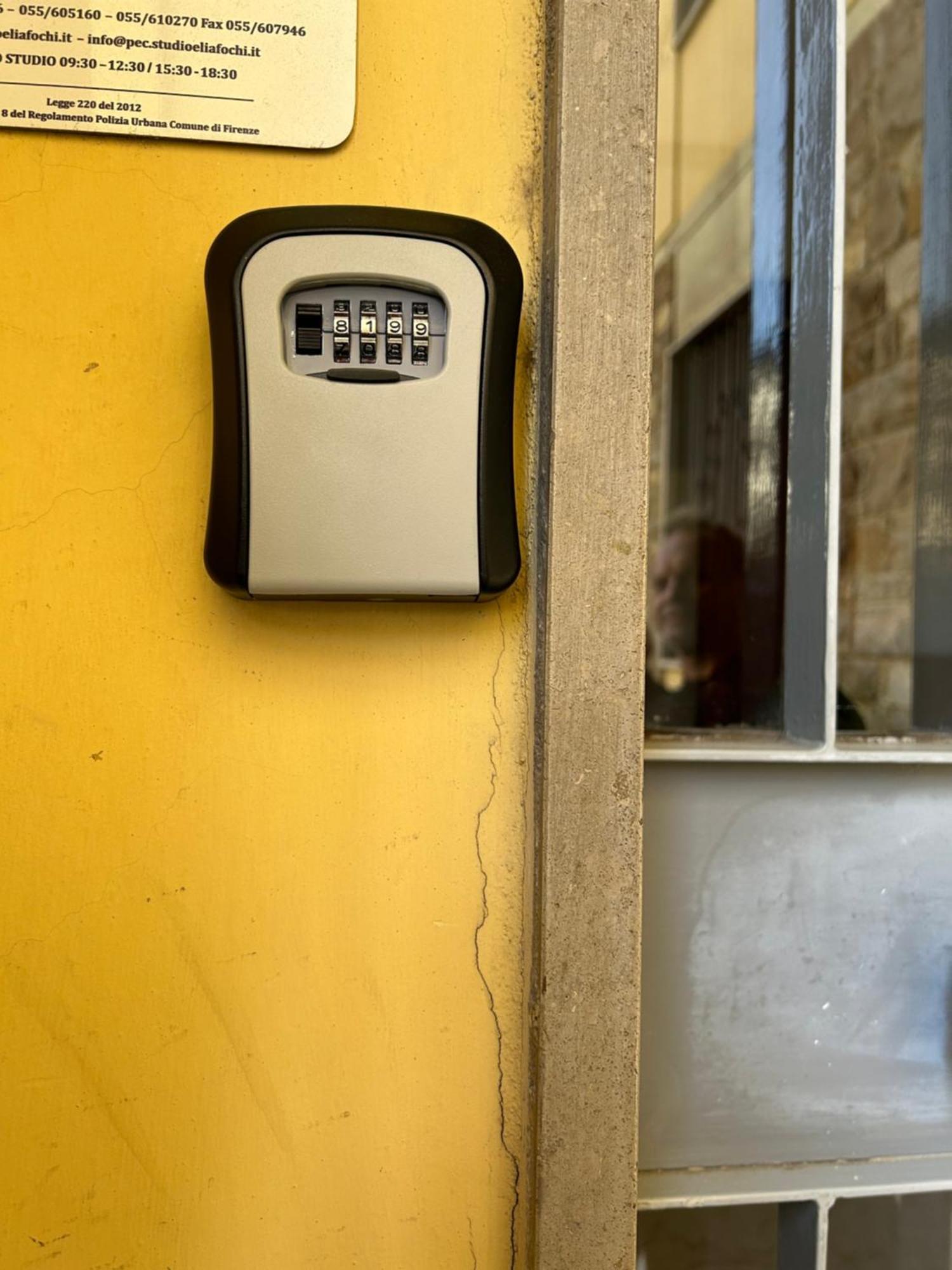 Appartamento Incantevole Con Patio Firenze Kültér fotó